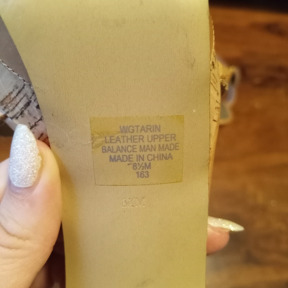 GUESS heels - Picture 3 of 3